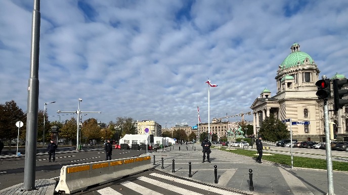 Napeto pred početak sednice